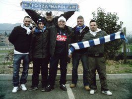 I Tifosi azzurri del Club Napoli Bologna e tra essi Dino Pelliccia Tifosi azzurri del Club Napoli Bologna