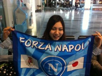 Rosanna, la bella giapponesina con nome italiano tifosissima del Napoli Rosanna Ando,dal Giappone