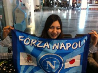 Rosanna, la bella giapponesina con nome italiano tifosissima del Napoli Rosanna Ando,dal Giappone