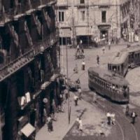 p.za San Francesco, linea Atan e Tpn, il tram Atan, proviene da p.zza Ptincipe Umberto e va verso via Rossarol. i vagoni delle Tpn, vanno verso lo stazionamento Napoli,p.za San Francesco, linea Atan e Tpn